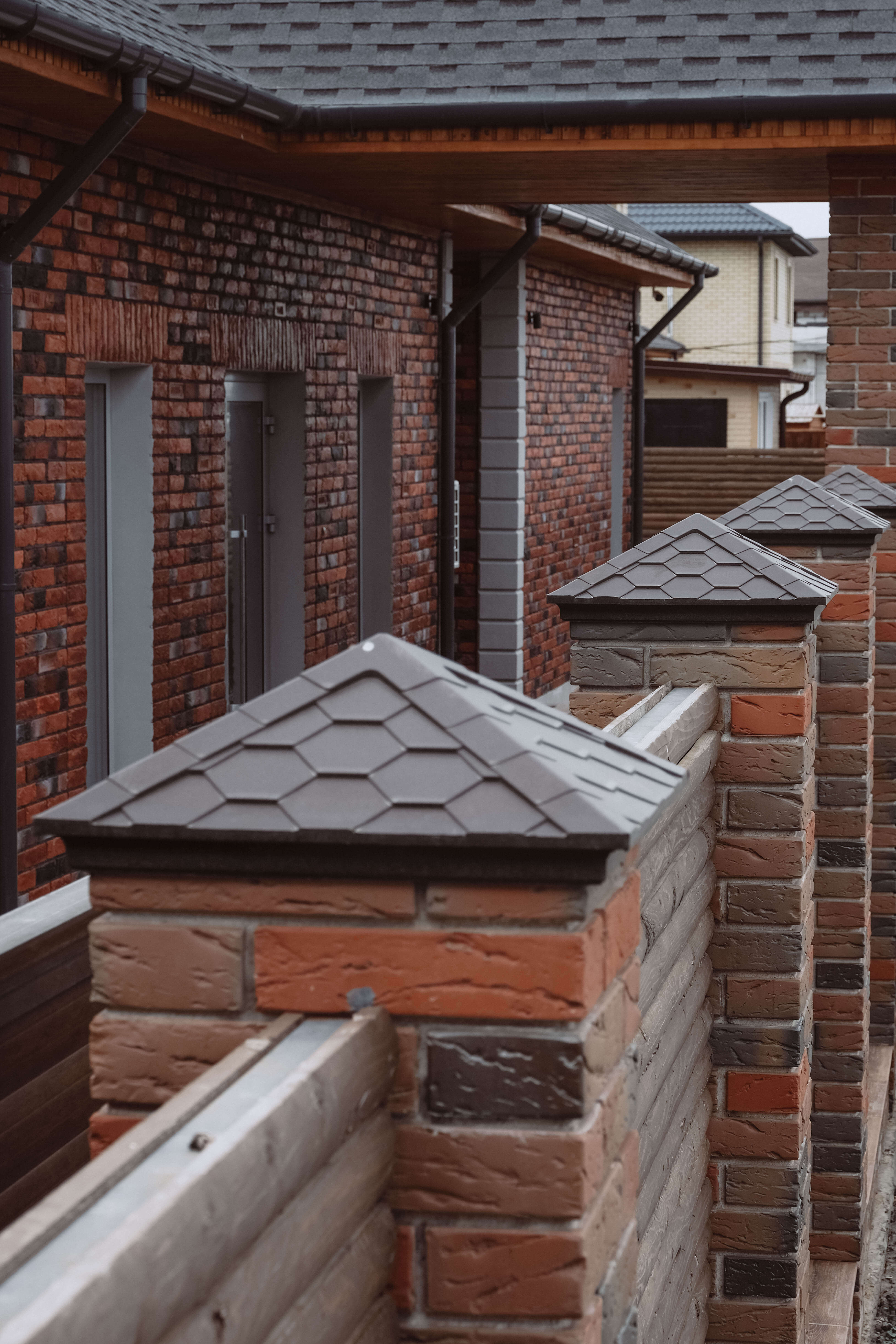 Колпак Zking Эверест Коричневый на столб 1.5х1.5 кирпича (390х390мм) в Валдае фото